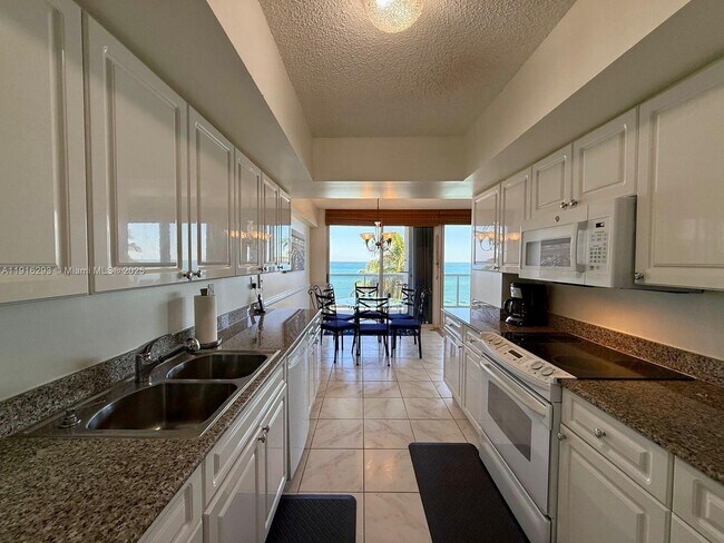 Building Photo - 16711 Collins Ave