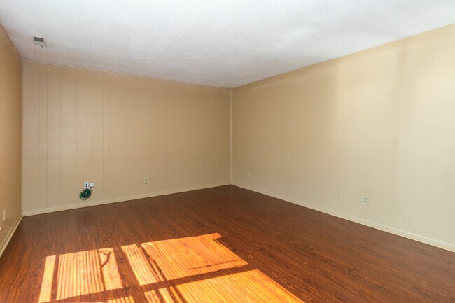 Building Photo - 9128 Woodpark Ln NW