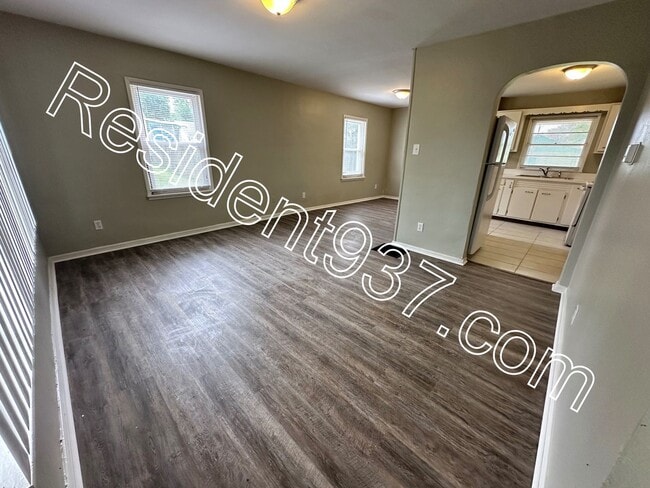 Building Photo - Cute 2 bed 1 bath home