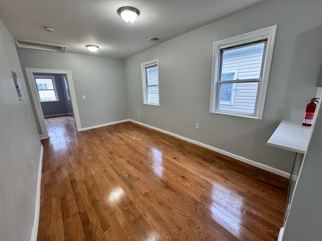 Foto del edificio - 30 E 49th St