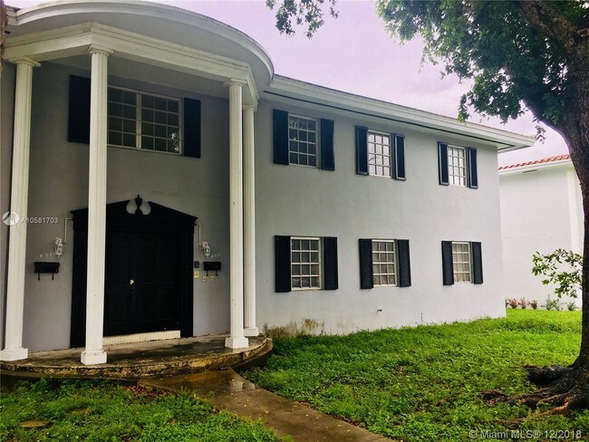 Foto del edificio - 4915 Ponce de Leon Blvd