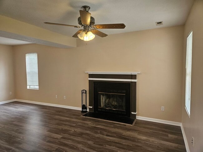 Building Photo - 3 Bedroom, 2 Bathroom Home in Kings Charter