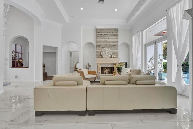 Building Photo - 3477 Lago de Talavera