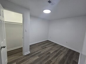 Building Photo - 1416 Weaver Ave