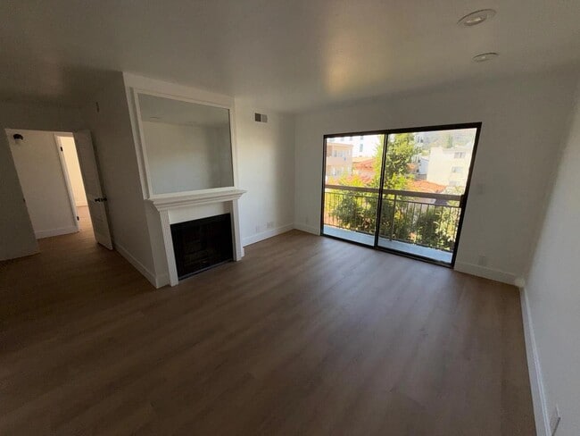 Building Photo - 1321 N Vista St