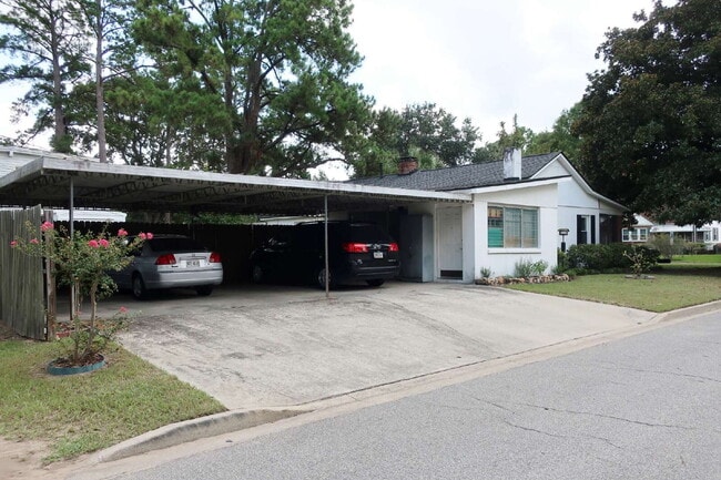 Building Photo - Minutes from Savannah, shops and restaurants