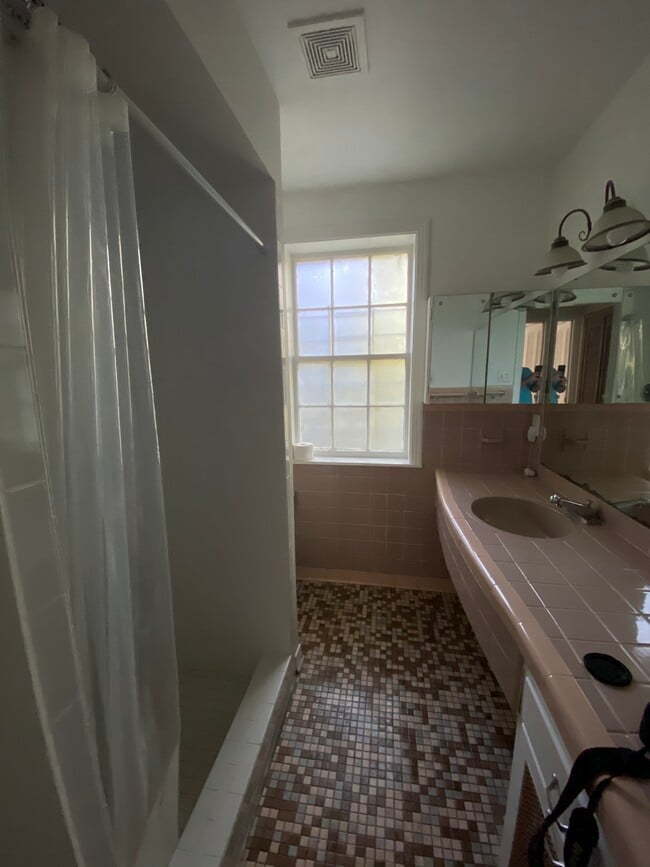 Building Photo - State Street Apartments