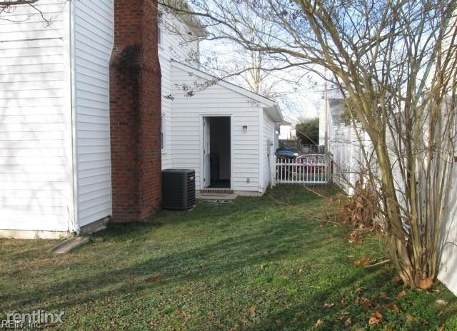 Building Photo - 988 Daniel Maloney Dr