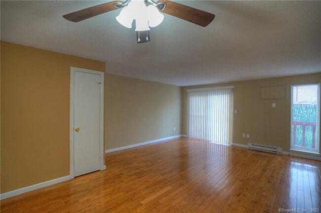 Building Photo - 528 Shennecossett Rd