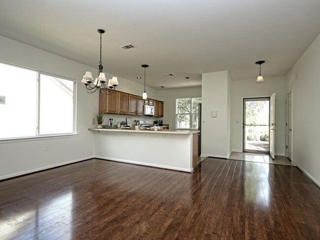 Building Photo - 708 Texas Dr