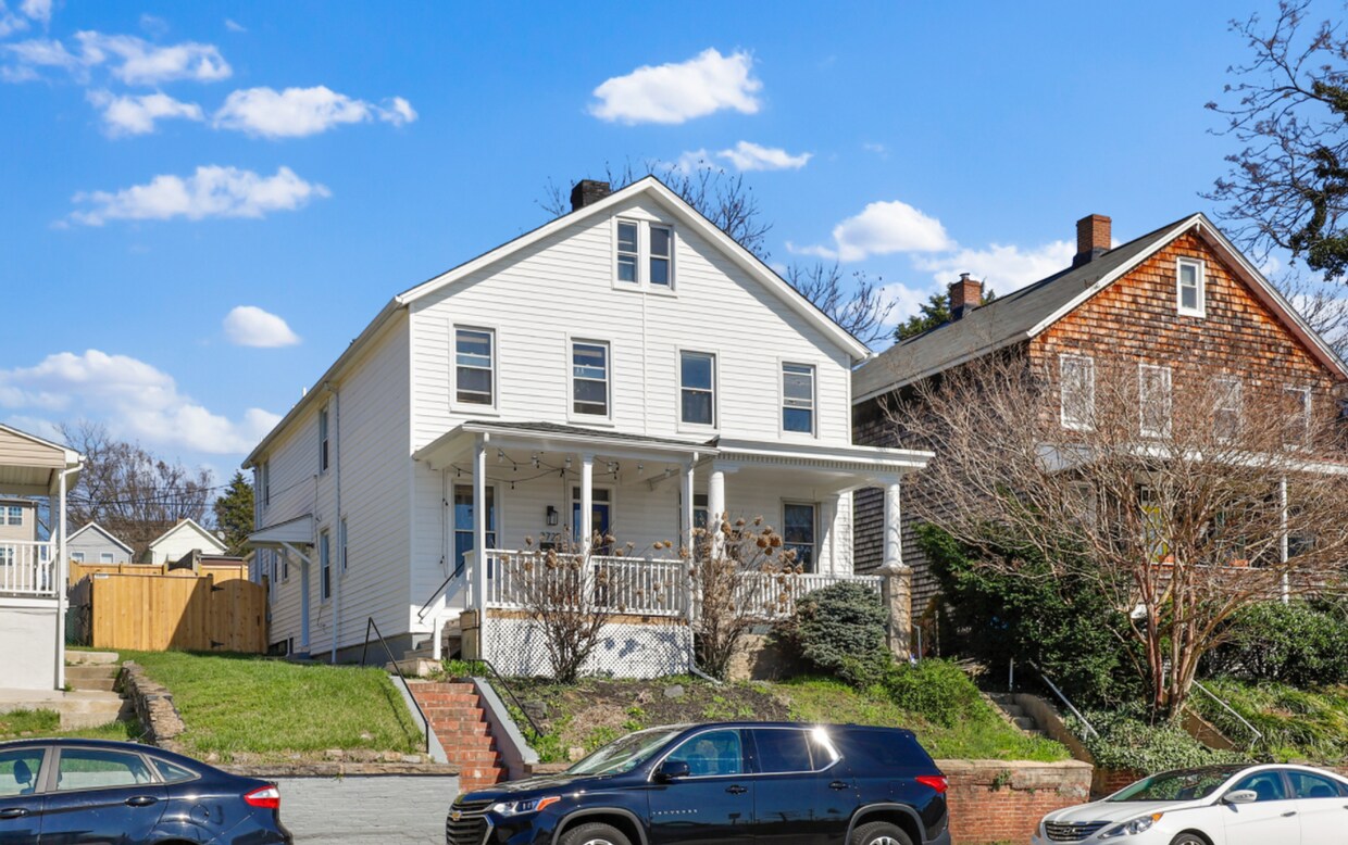 Primary Photo - Stunning & Spacious 3 Bed/2 Bath Hampden H...