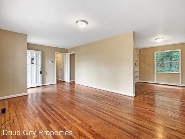 Building Photo - 3 br, 1.5 bath House - 5 Dogwood Lane