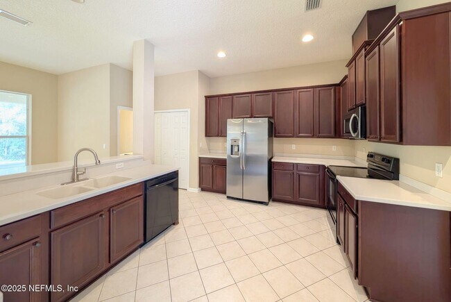 Foto del edificio - 5871 Brush Hollow Rd