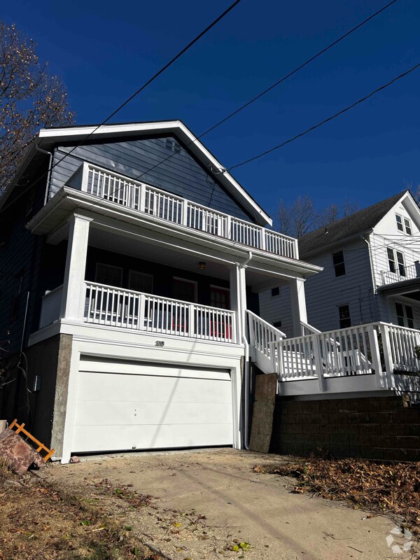 Riverview Apartments for Rent with Hardwood Floors Cincinnati, OH 1