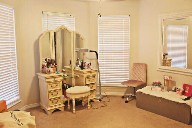 Foto del edificio - 159 Meadowbrook Ct