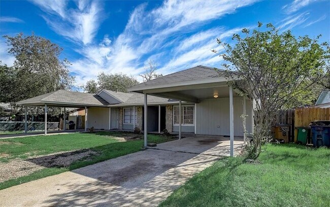 Building Photo - 5301 Woodland Oaks Ct