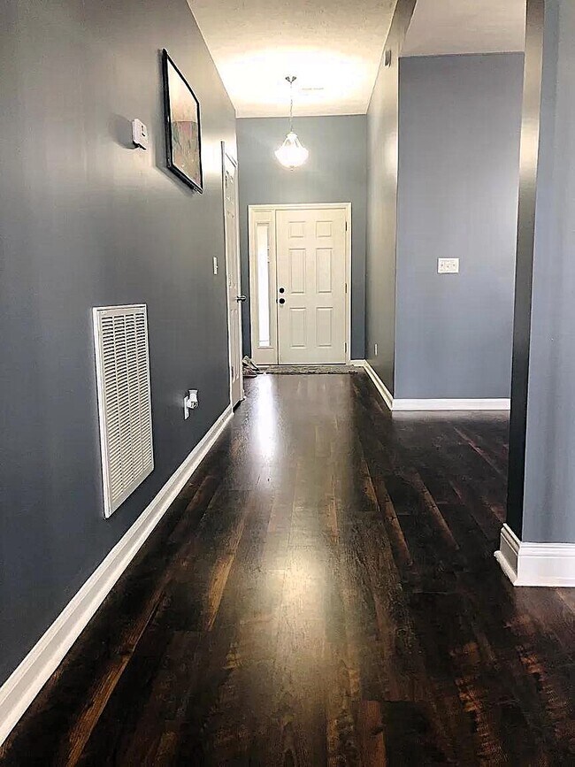 Foto del edificio - 669 Cielo Vista Rd