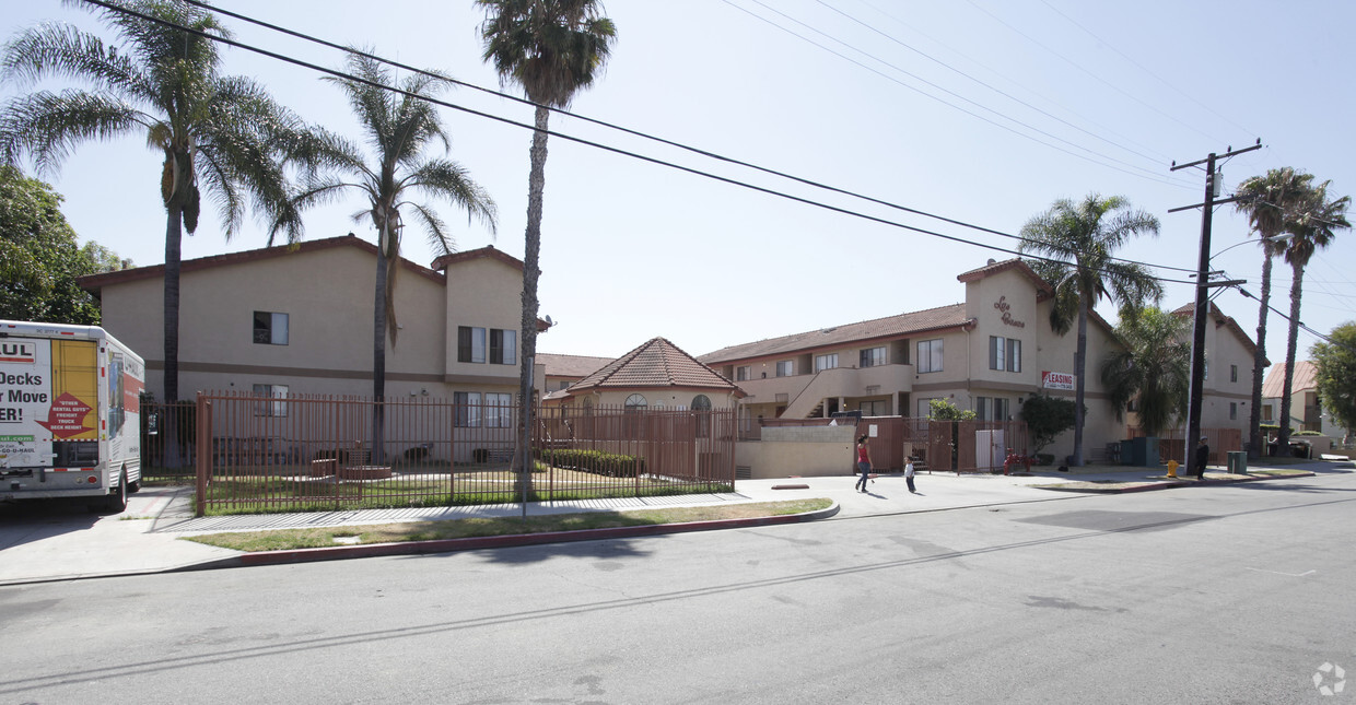 Primary Photo - Las Casas Apartments