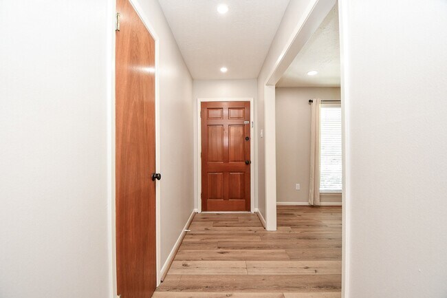 Foto del edificio - 2303 Willow Blvd