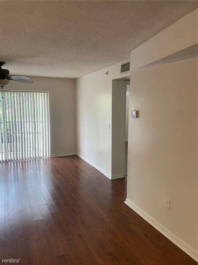 Building Photo - 3 br, 2 bath House - 900 Crestwood Ct S Ap...