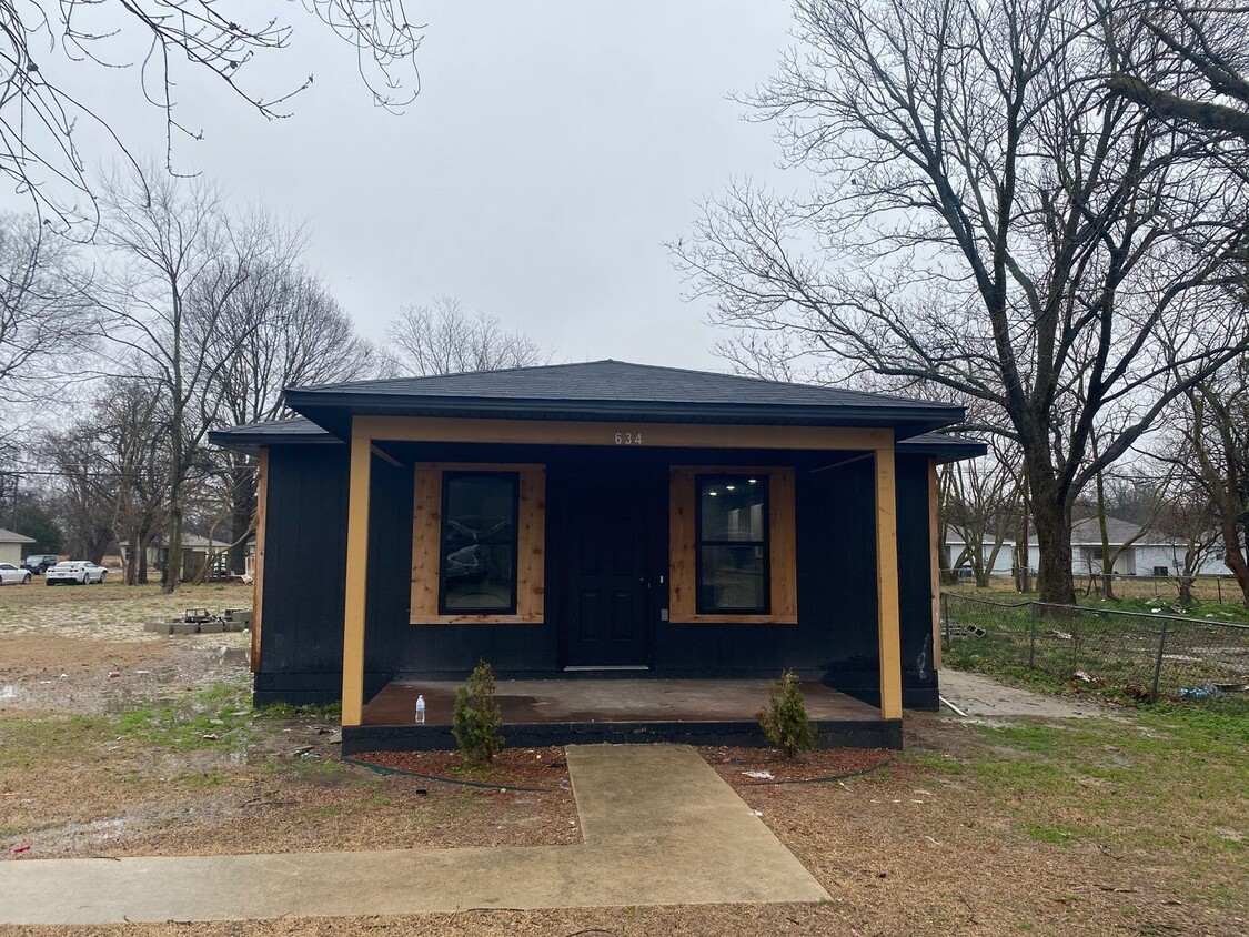 Foto principal - 3 Bed 1 Bath Trumann, AR !