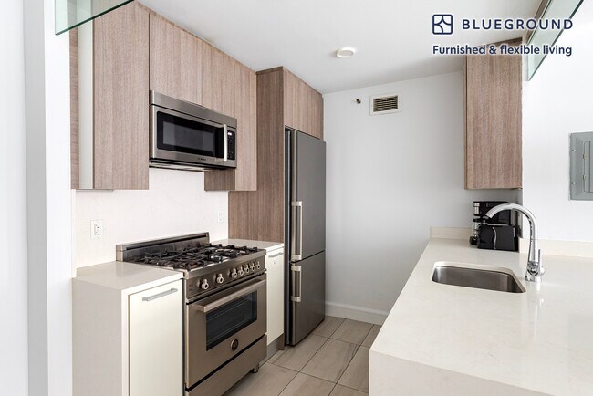 Foto del edificio - 311 W 50th St