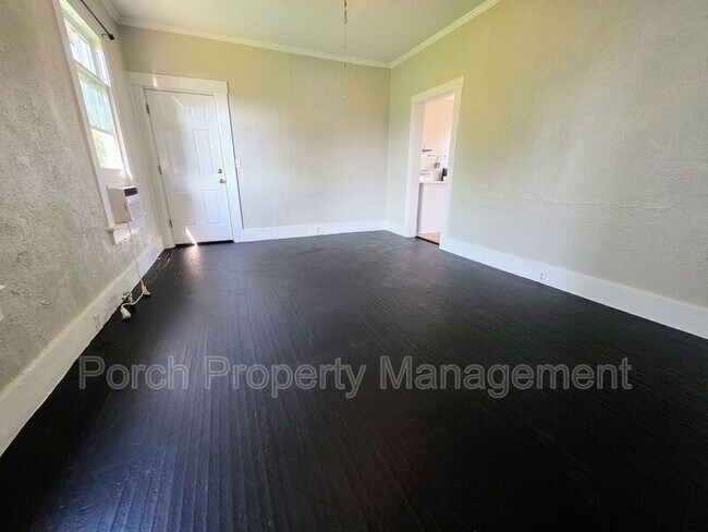 Foto del edificio - 217 W Belmont St
