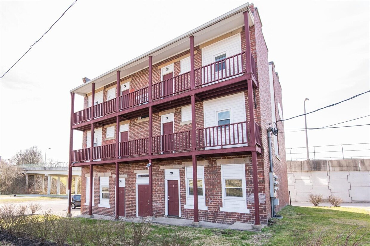 Primary Photo - 117 S Bank St