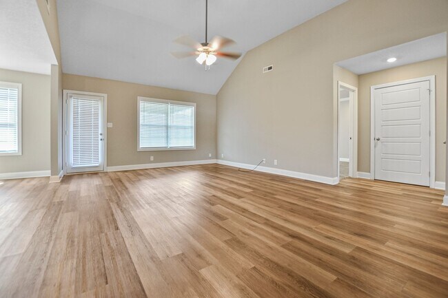 Foto del edificio - Pet Friendly Three Bedroom!