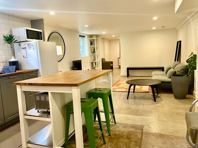 View Kitchen West - 3714 N Williams Ave