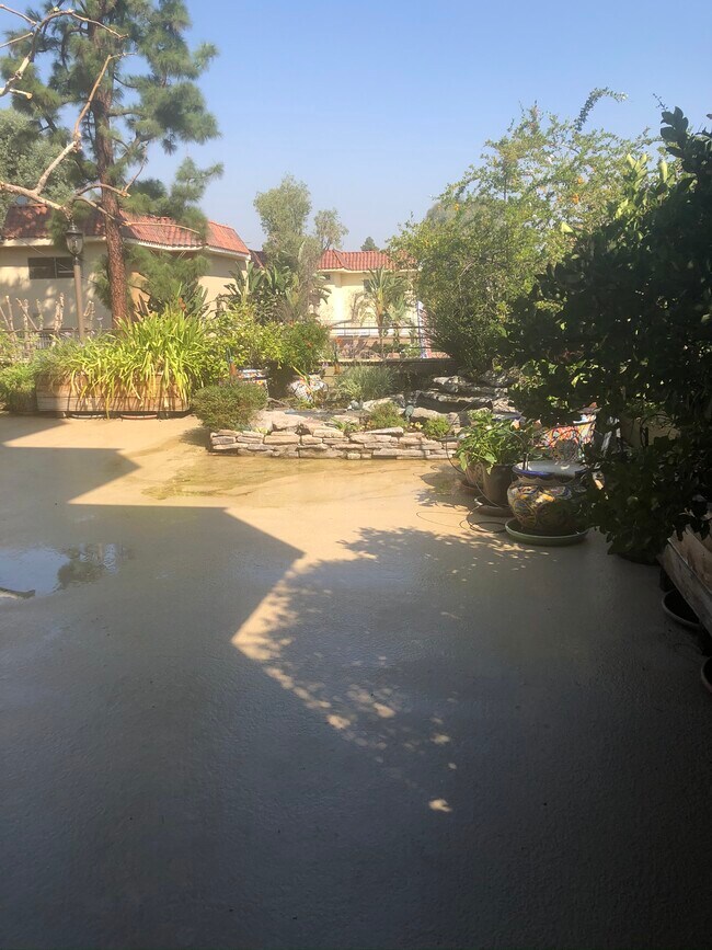1400 sq patio - 16866 Kingsbury St