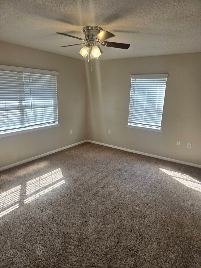 Building Photo - 763 Dunlevie Rd