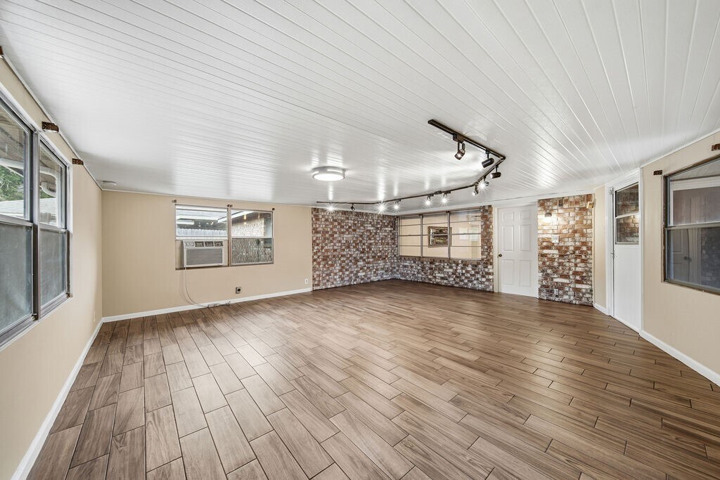 Foto del edificio - 3226 Springhill Dr