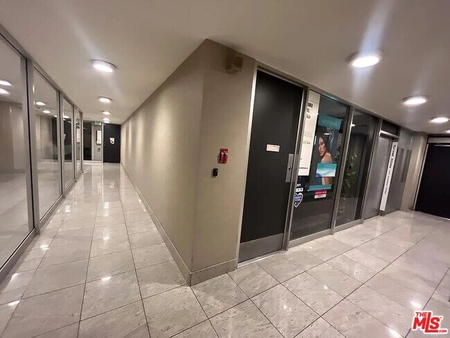 Foto del edificio - 800 W 1st St