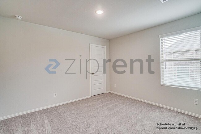 Building Photo - 520 Hickory Rdg Dr