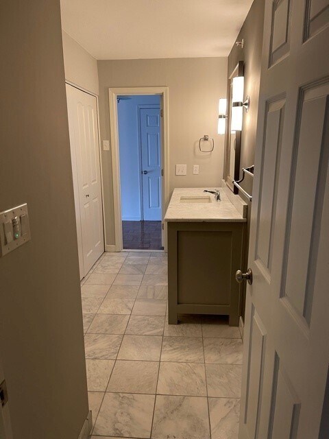 Guest Bath - 27408 Plantation Dr NE