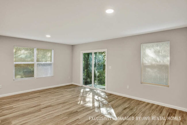 Building Photo - 8270 Halls Hammock Ct