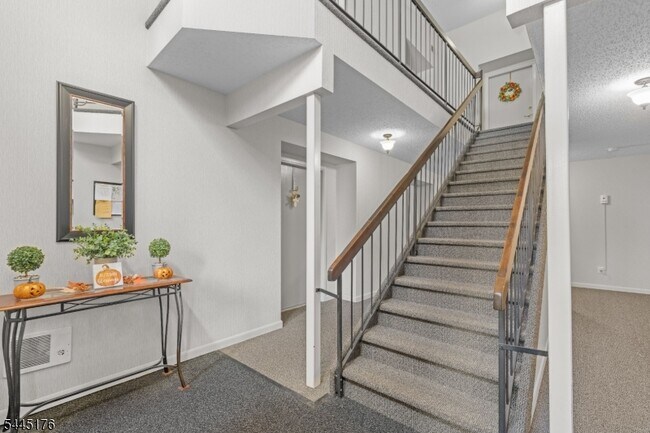 Foto del edificio - 51 Drake Ln