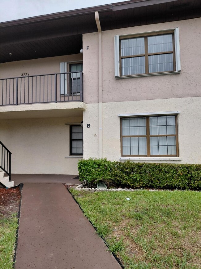 Building Photo - 4225 S 57th Ave