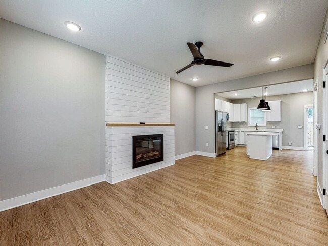 Foto del edificio - 308 S Walnut Ave