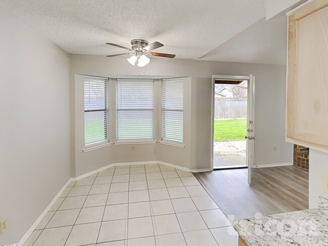 Foto del edificio - 5929 Birchhill Rd