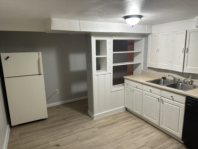 Photo - 2025 Emporia St House