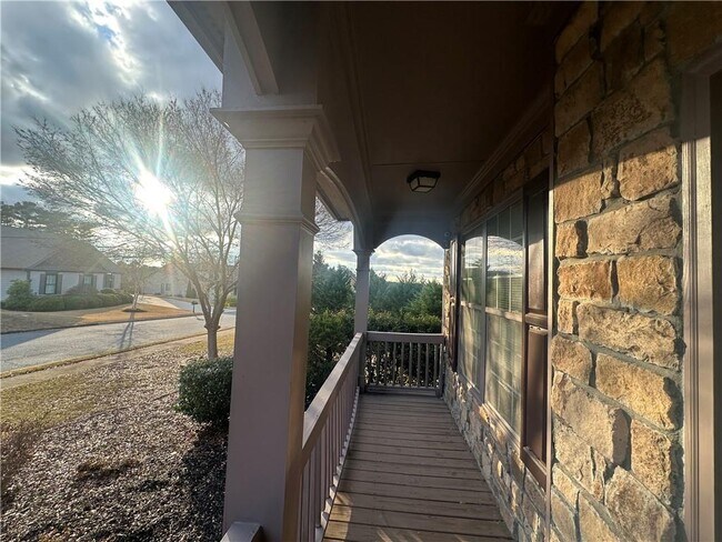 Building Photo - 61 Longwood Ct