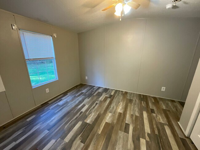 Foto del edificio - Singlewide in the country