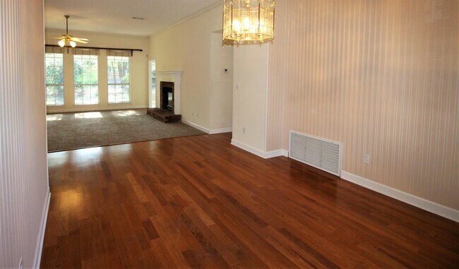 Building Photo - 1650 Parkside Cir