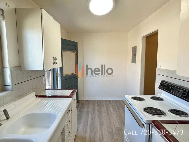 Building Photo - 208 S Ammons St