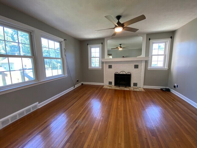 Spacious living room with hardwood floors - 2634 S 15th St