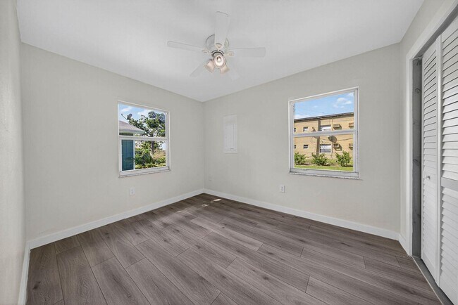 Foto del edificio - 117 NE 8th St