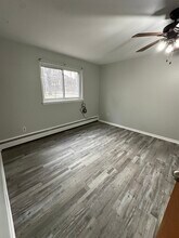 Building Photo - 807 Carrier Creek Blvd NE