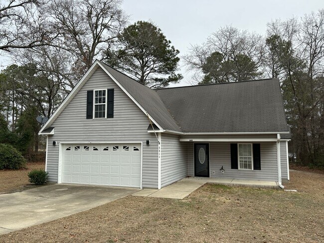 Foto del edificio - 3 Bedroom 2 Full Baths in the Heart of Hope Mills